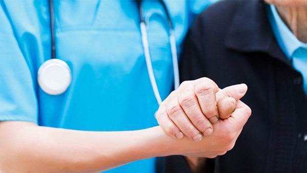 自2022年7月起，北京全面取消失能老年人护理补贴消费限制