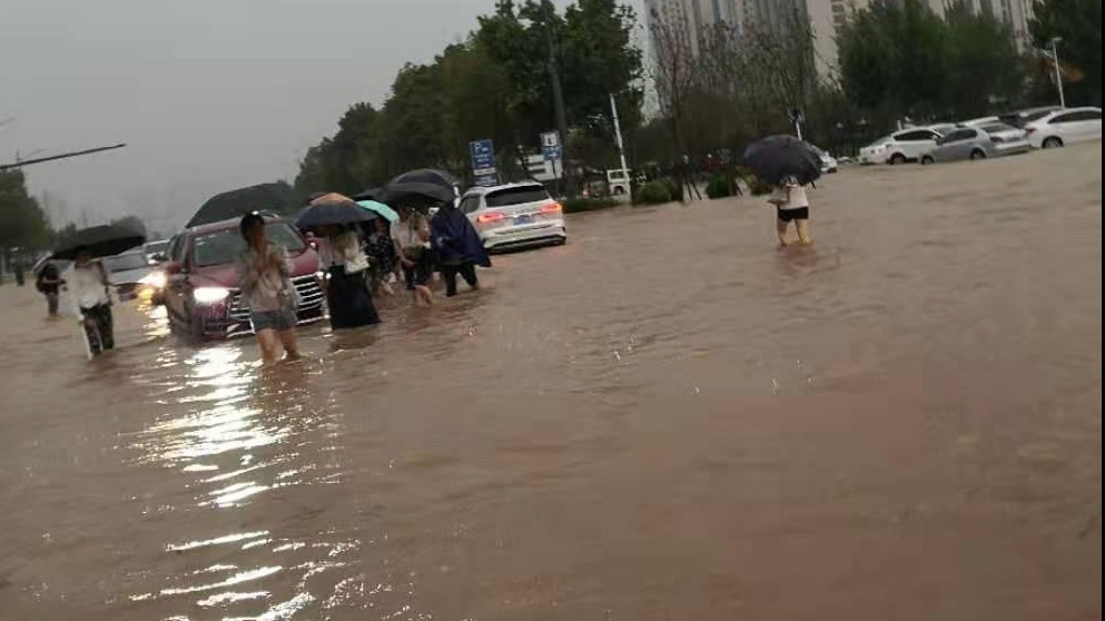 杭州突遭暴雨车库被淹 累计降水超过50毫米